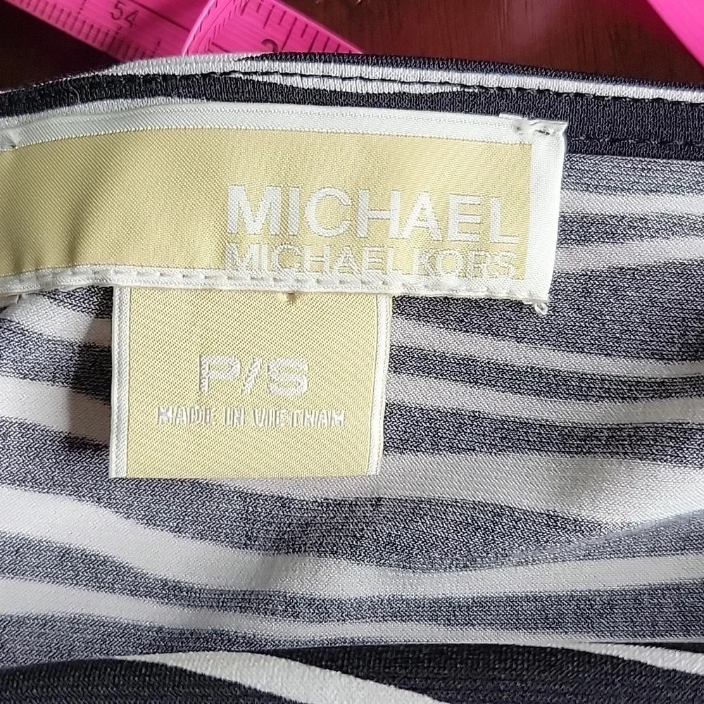MICHAEL KORS Black and White Sleeveless Blouse PS‎
